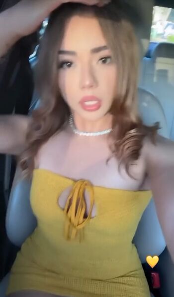 Leaked Pechugas larousse/ private photo viral onlyfans
