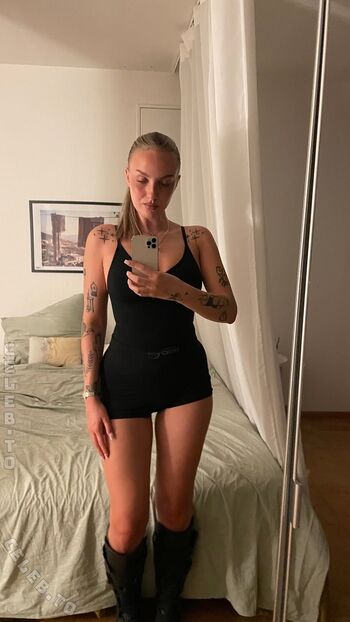 Leaked Whosrobin private photo viral onlyfans