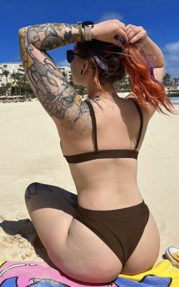 Women In Bikinis