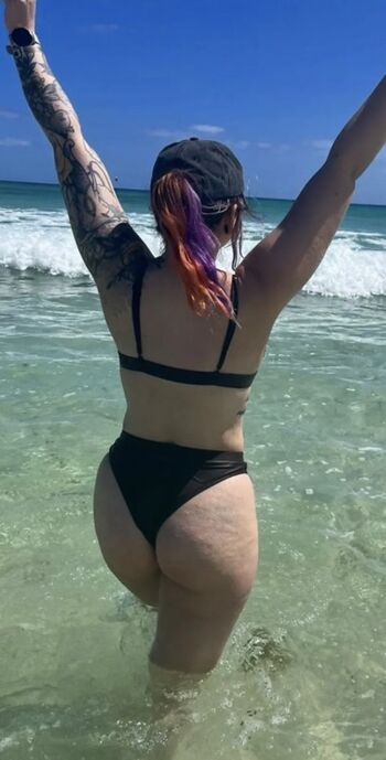 Women In Bikinis