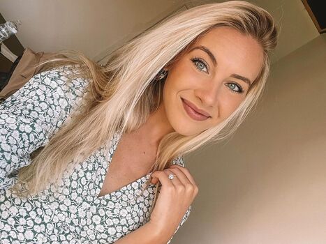 Women In Bikinis