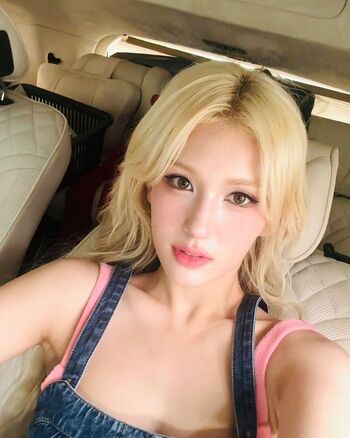WomenK-pop