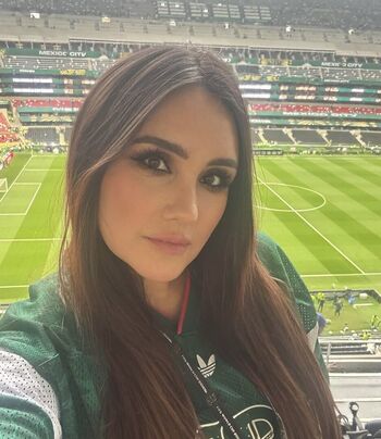 X Vicky Luna