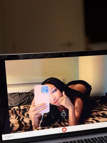 Leaked Xcarolinejoness private photo viral onlyfans