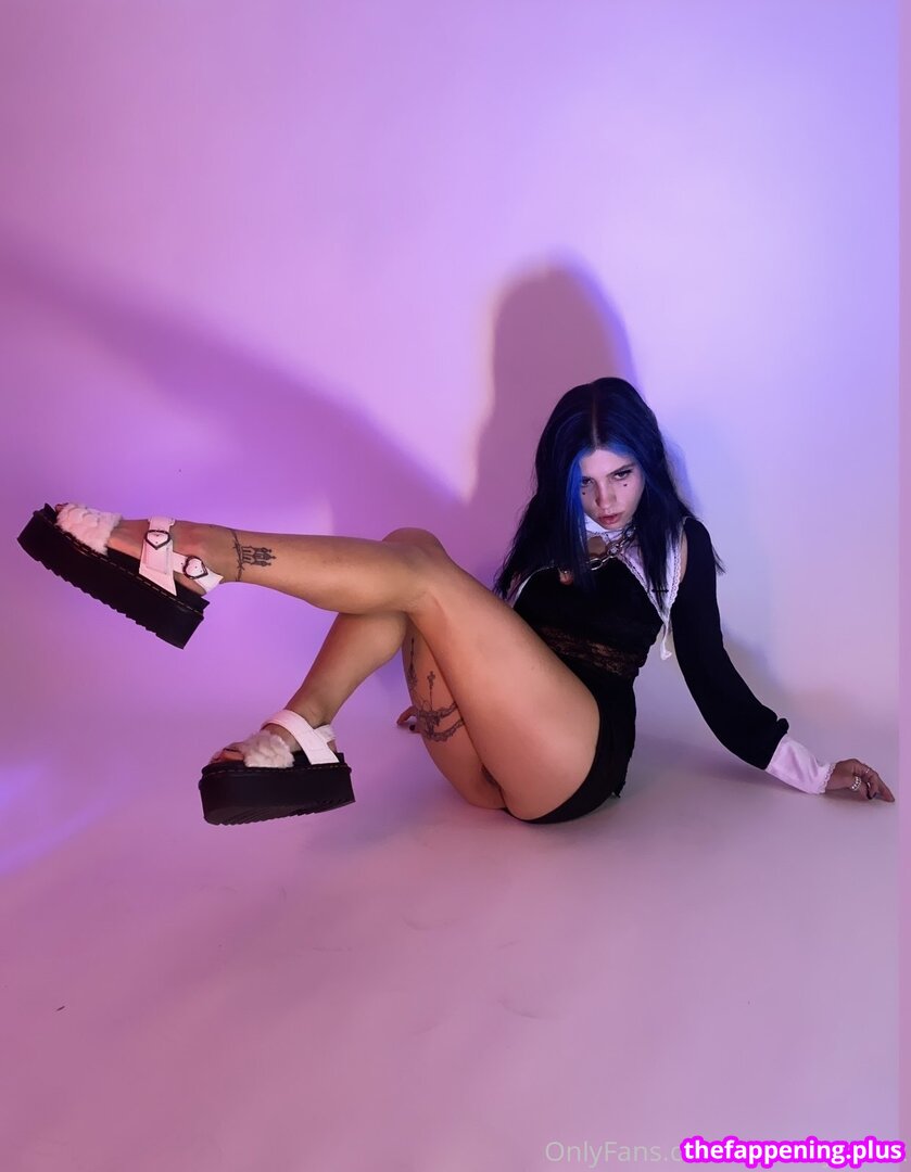 nadya tolokonnikova / nadyariot / pussyrrriot / xxpussyriotxx Foto OnlyFans Nua #24