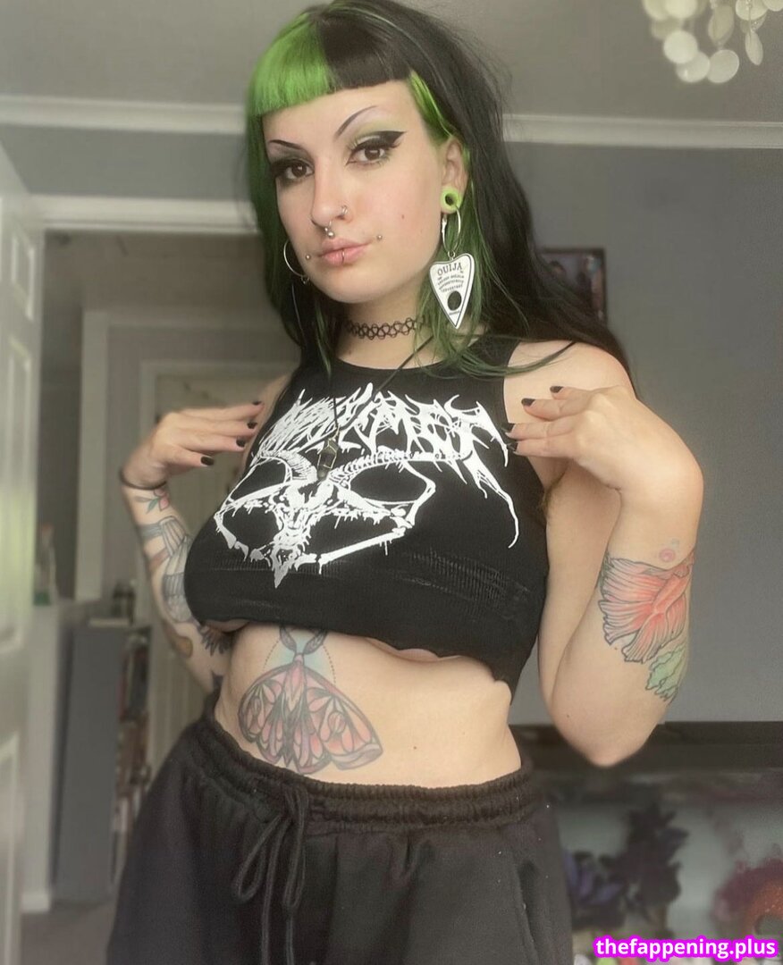 Hampshire / Surrey / chloesmithy / pegasuspills / xboofx / xxxprincess69 Nude OnlyFans Photo #1
