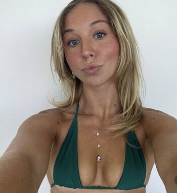 Leaked Yaniekawalker private photo viral onlyfans