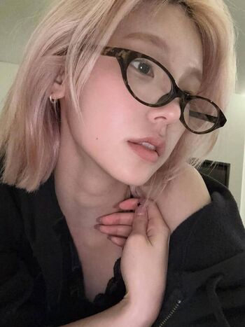 Leaked Kim chaewon / private photo viral onlyfans