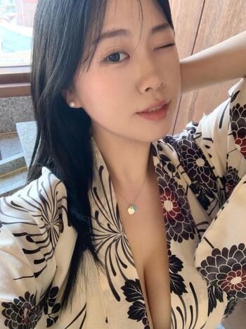 Leaked Yunxvly page private photo viral onlyfans