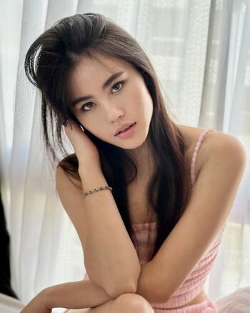 Zoe Levana