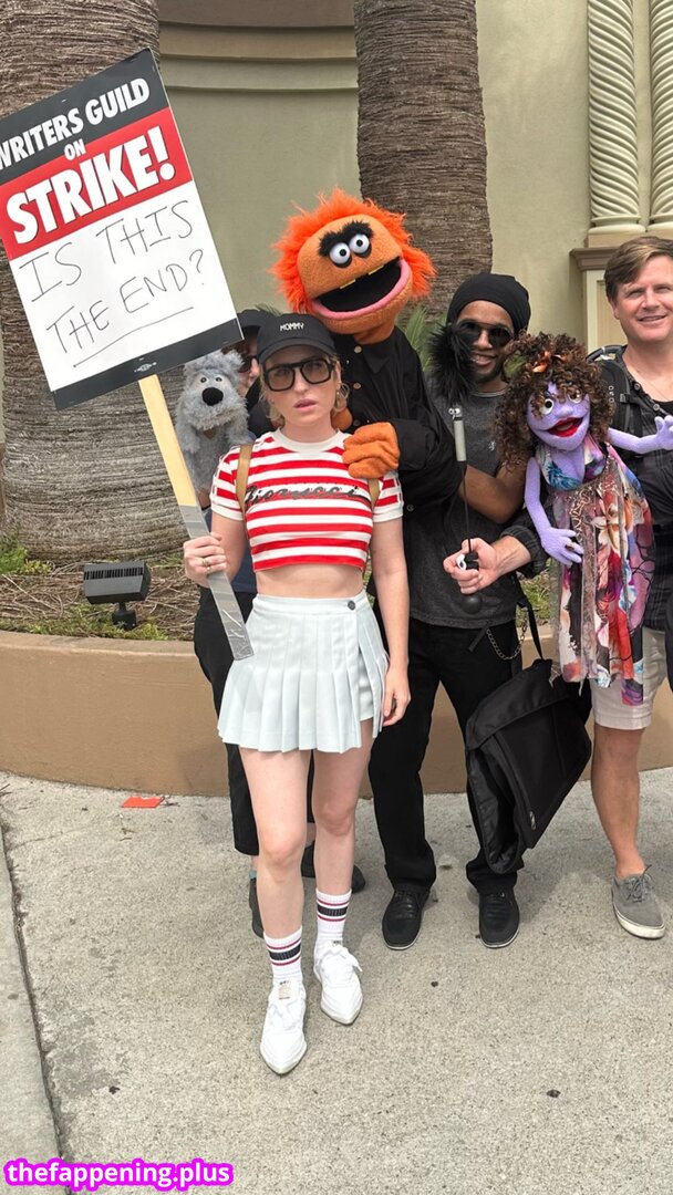 Zoe Lister Jones / https: / zoelisterjones Çıplak OnlyFans Fotoğrafı #38