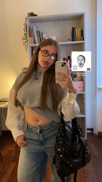 zoeelacavaa