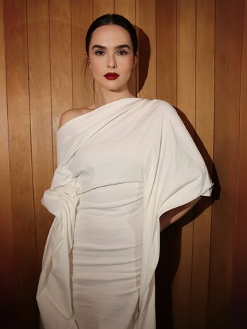 Leaked Zoey deutch private photo viral onlyfans