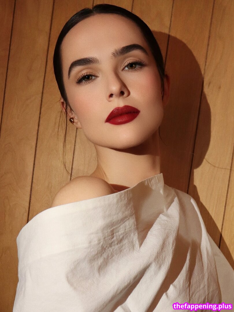 Zoey Deutch