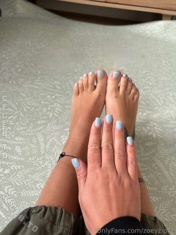 Zoey Ziptie